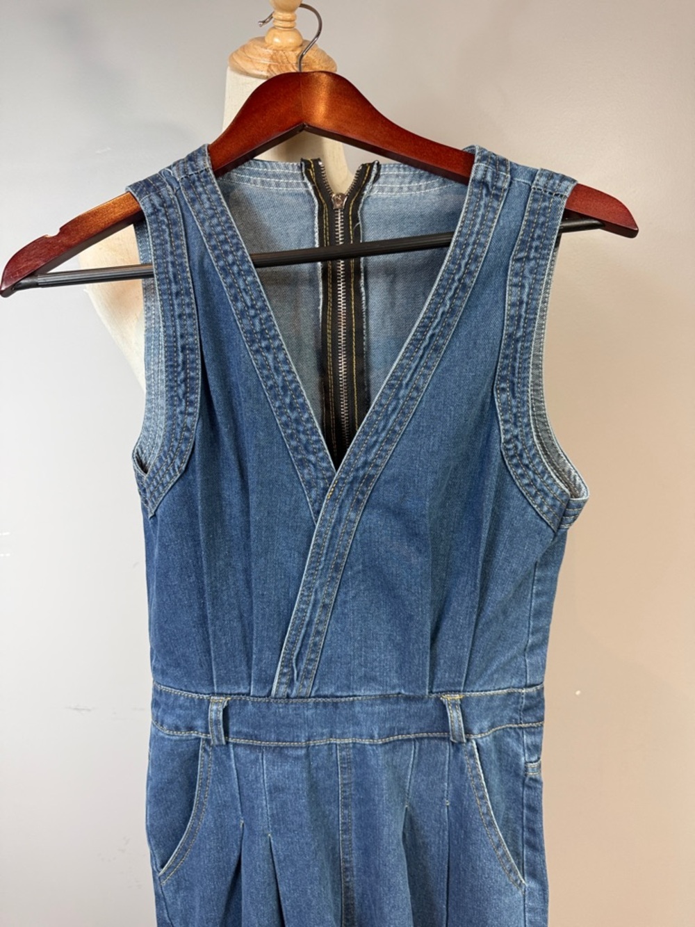 Sleeveless Wide-Leg Denim Overalls in Blue - Picture 3 of 9